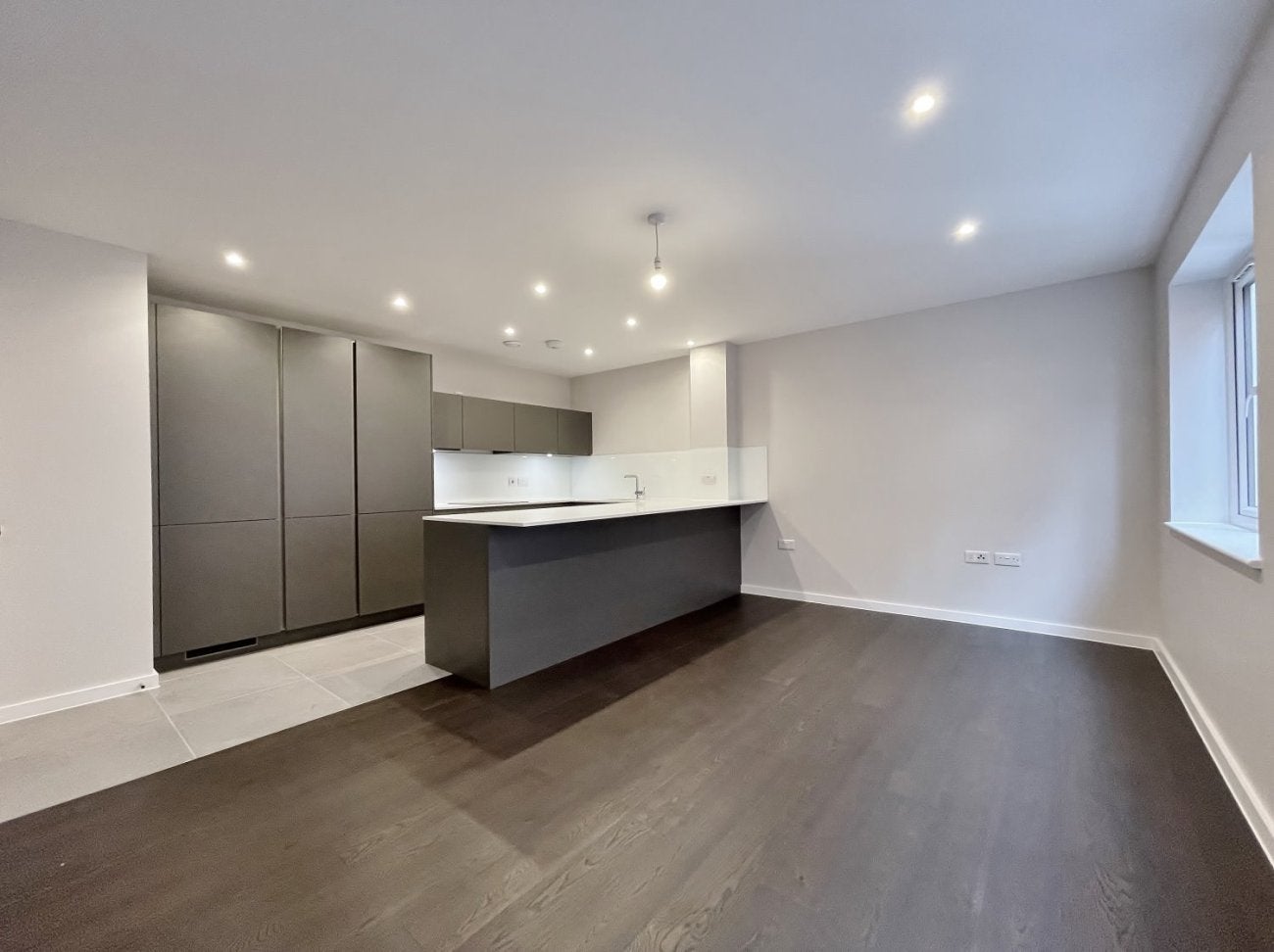 Flat Golders Green Road in Greater London