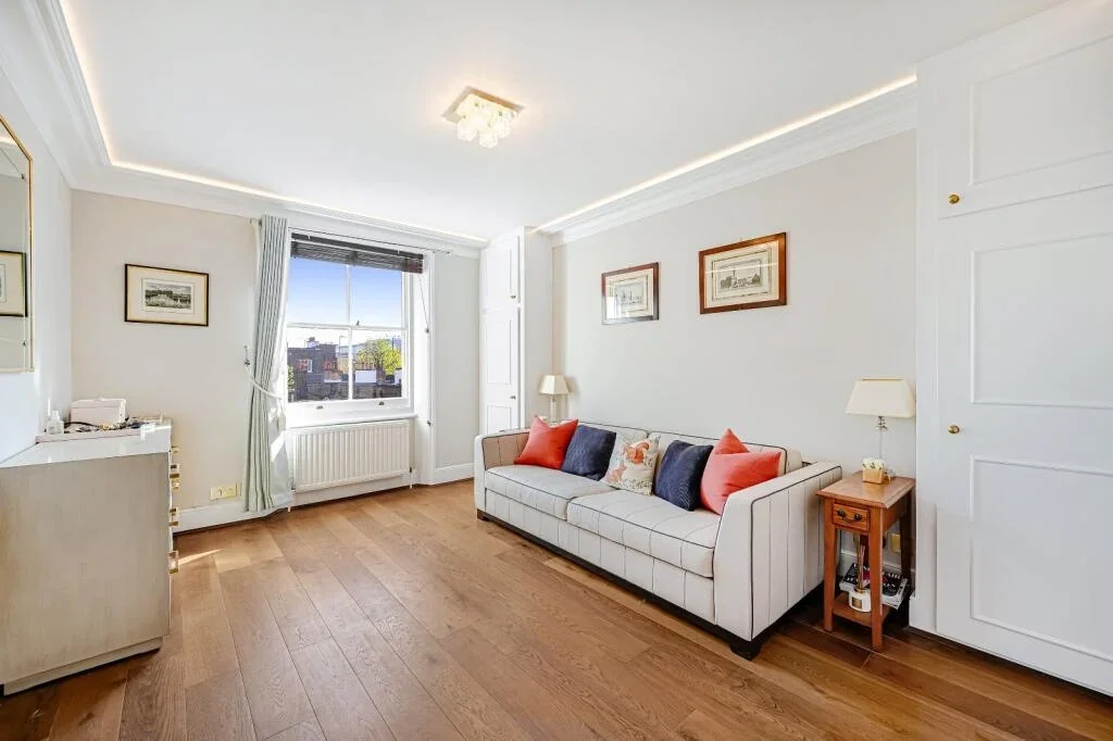 Flat Finborough Road in Greater London