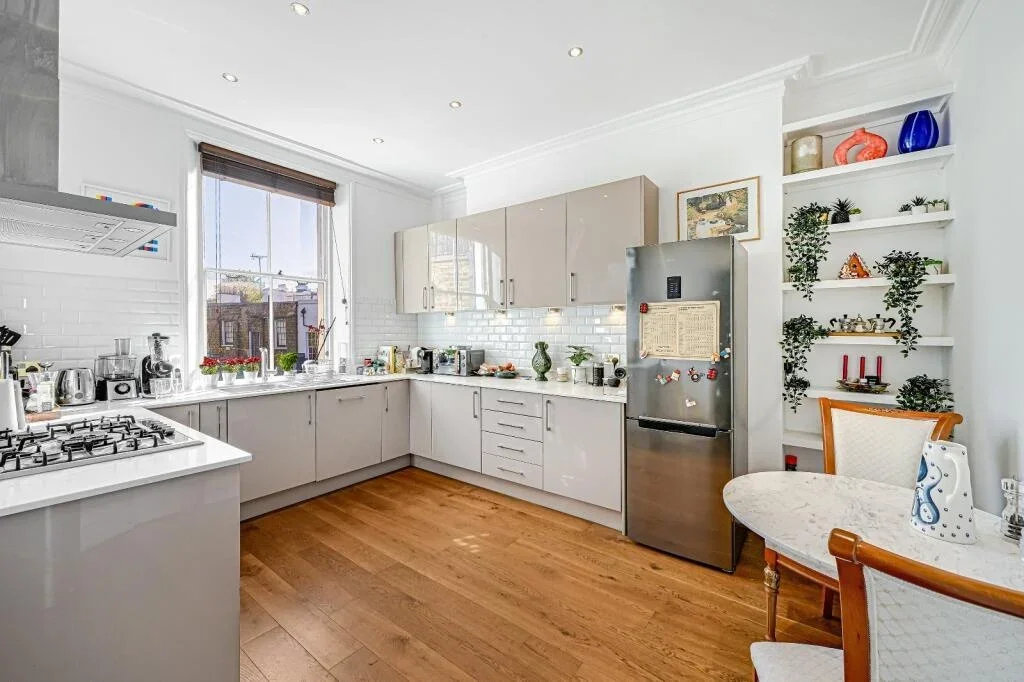 Flat Finborough Road in Greater London
