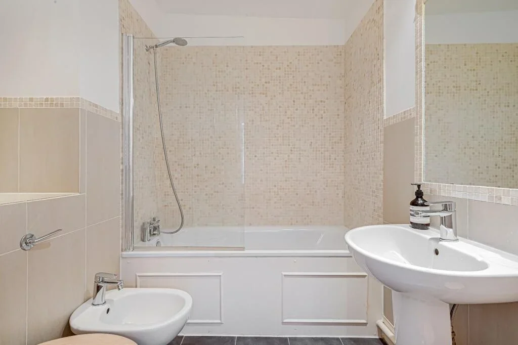 Flat Finborough Road in Greater London