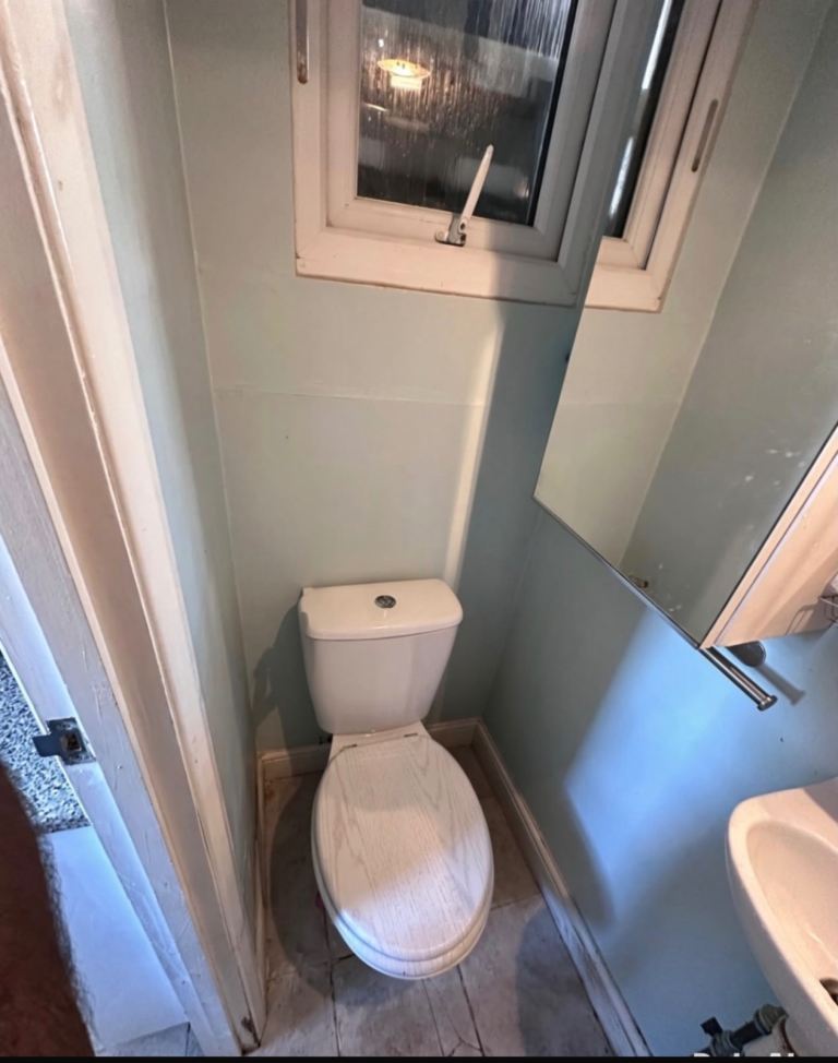 Room Leaver Gardens in Greater London