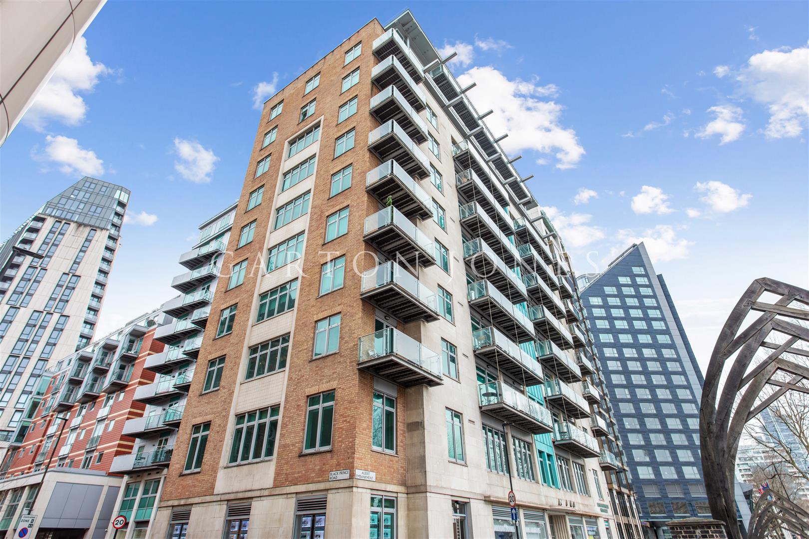 Flat Albert Embankment in Greater London