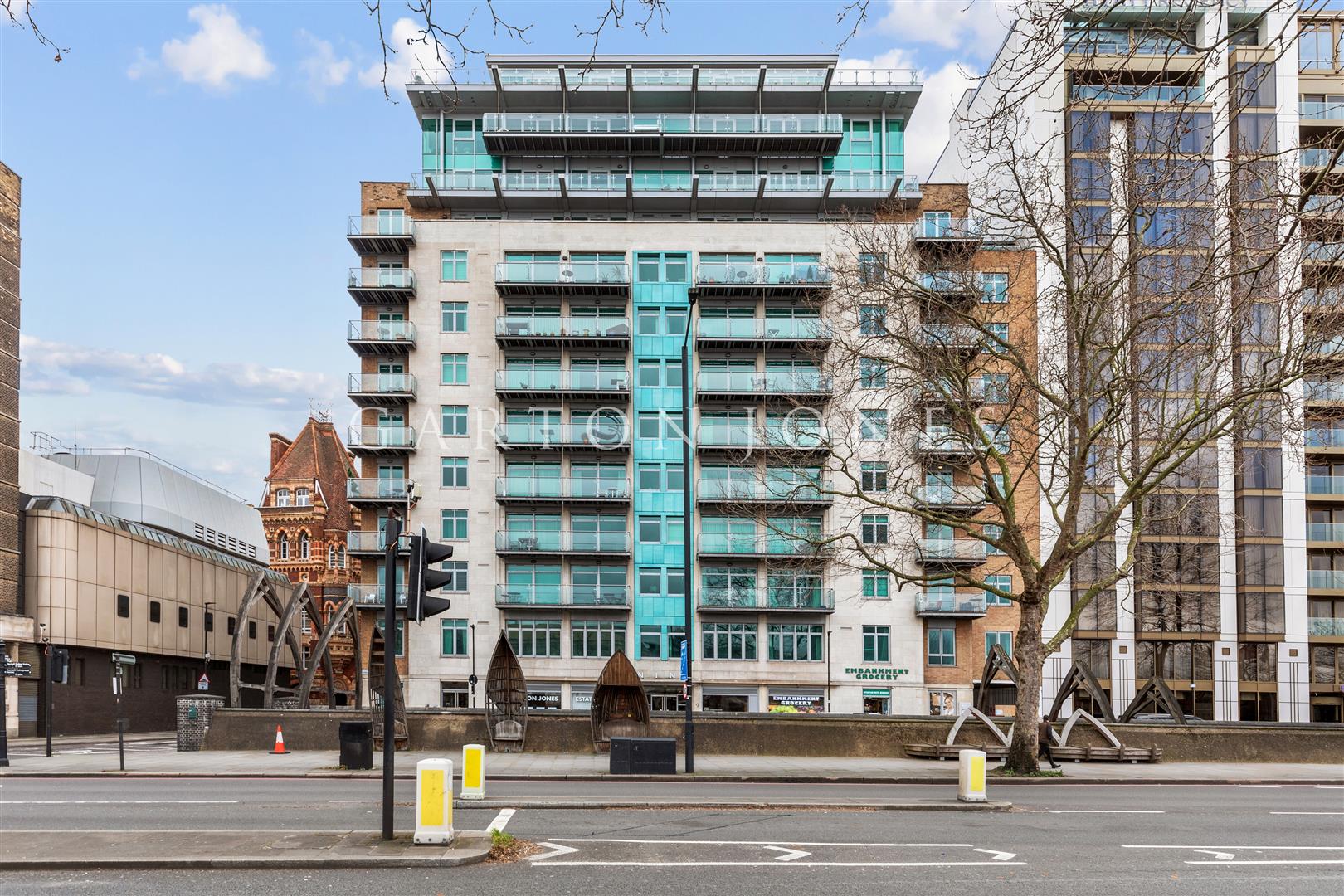 Flat Albert Embankment in Greater London