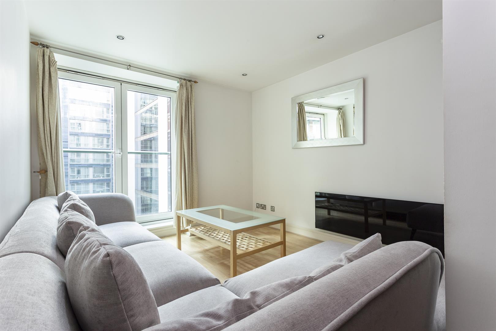 Flat Albert Embankment in Greater London