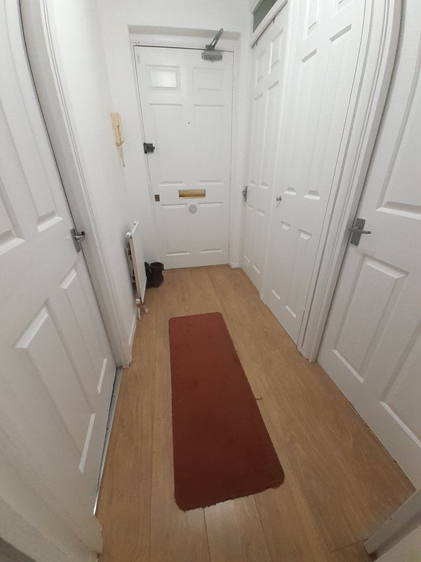 Room Greenway Close in Greater London