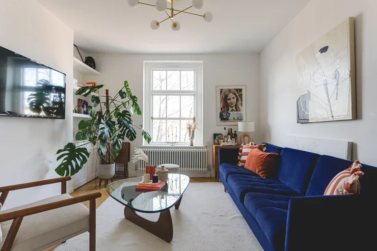 Flat Violet Street in Greater London
