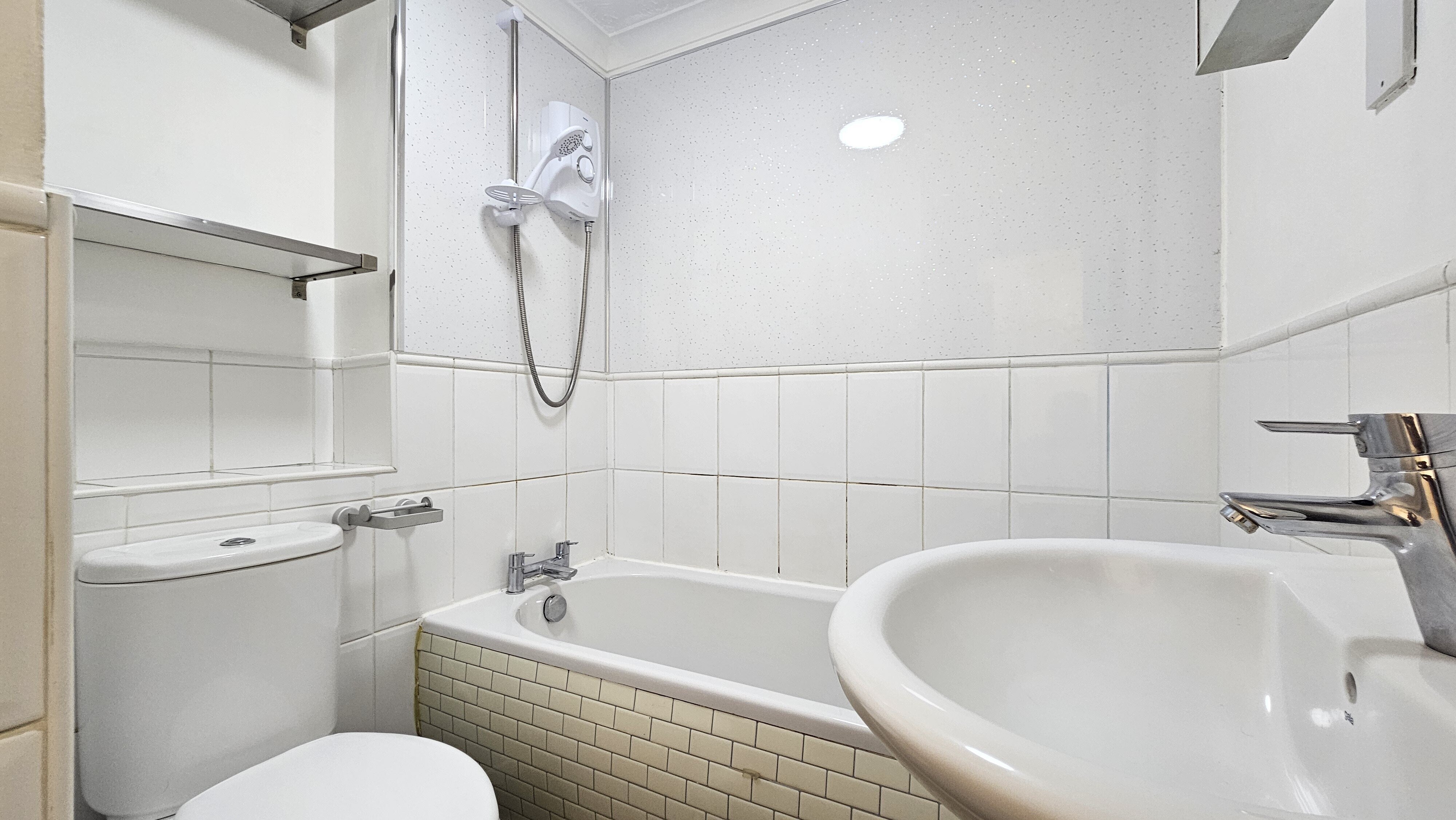 Flat Winston Close in Dartford