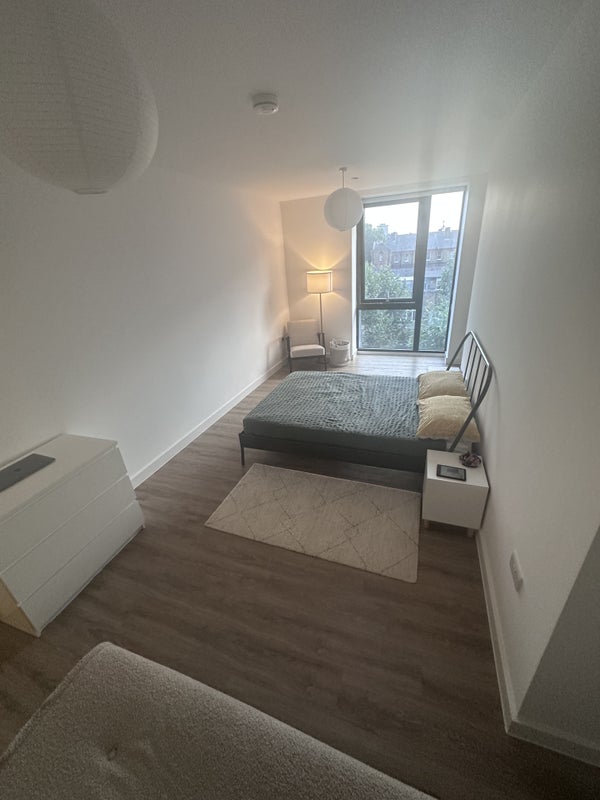 Room Granary Street in Greater London