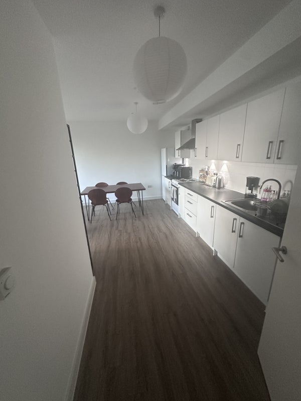 Room Granary Street in Greater London