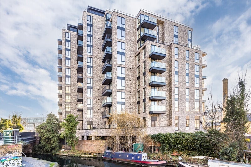 Room Granary Street in Greater London