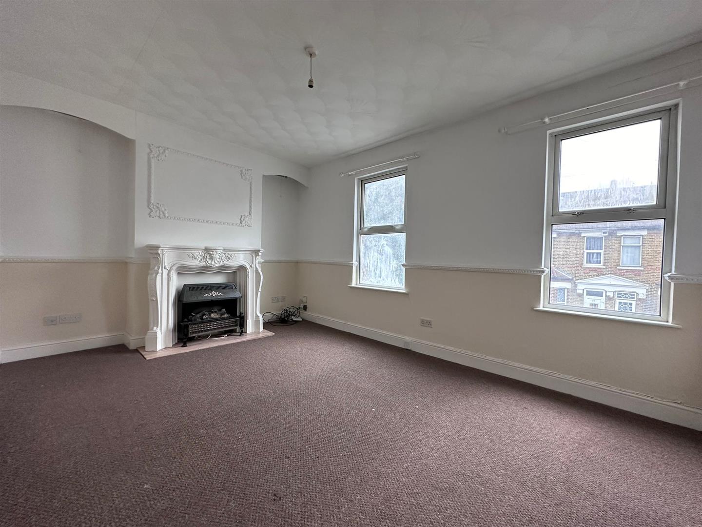 Flat Brookdene Road in Greater London