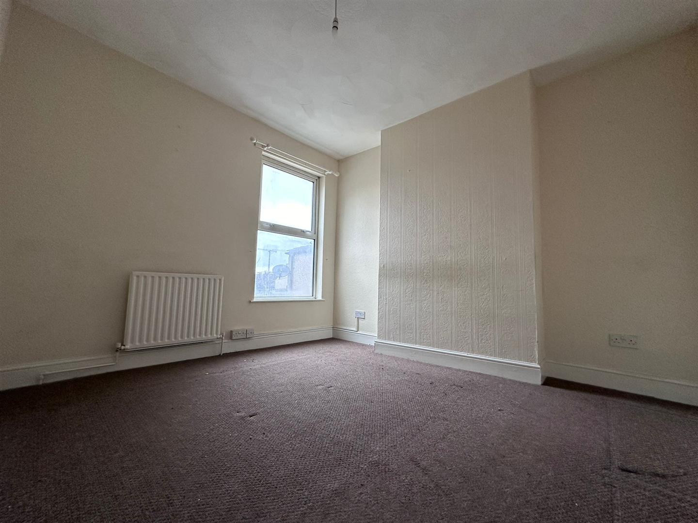 Flat Brookdene Road in Greater London
