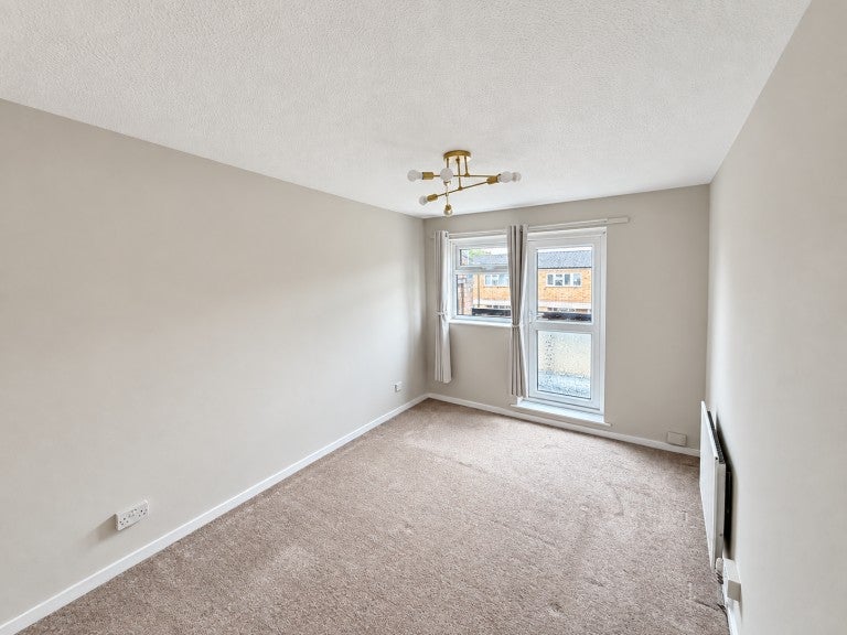 Flat Wadhurst Close in Greater London