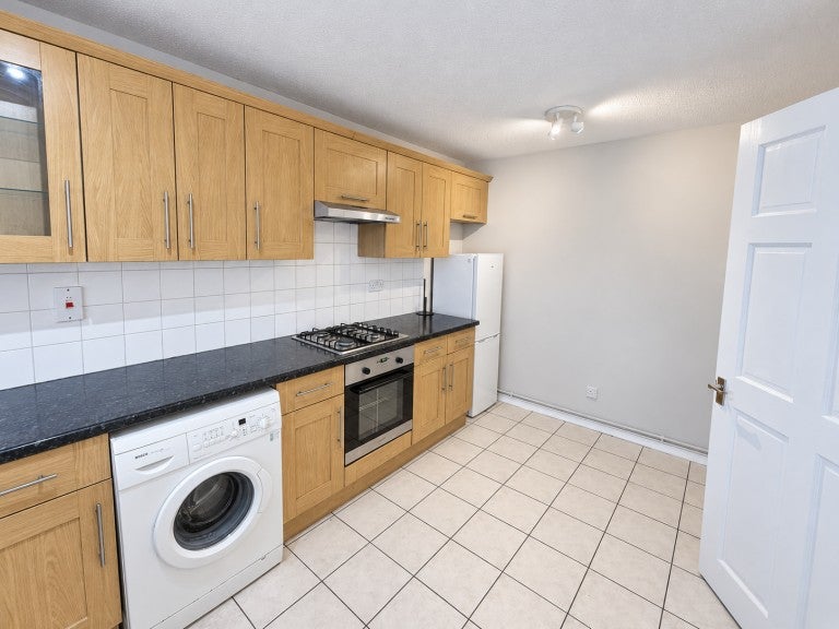 Flat Wadhurst Close in Greater London