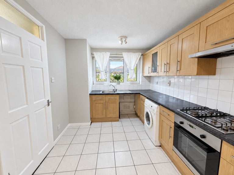 Flat Wadhurst Close in Greater London