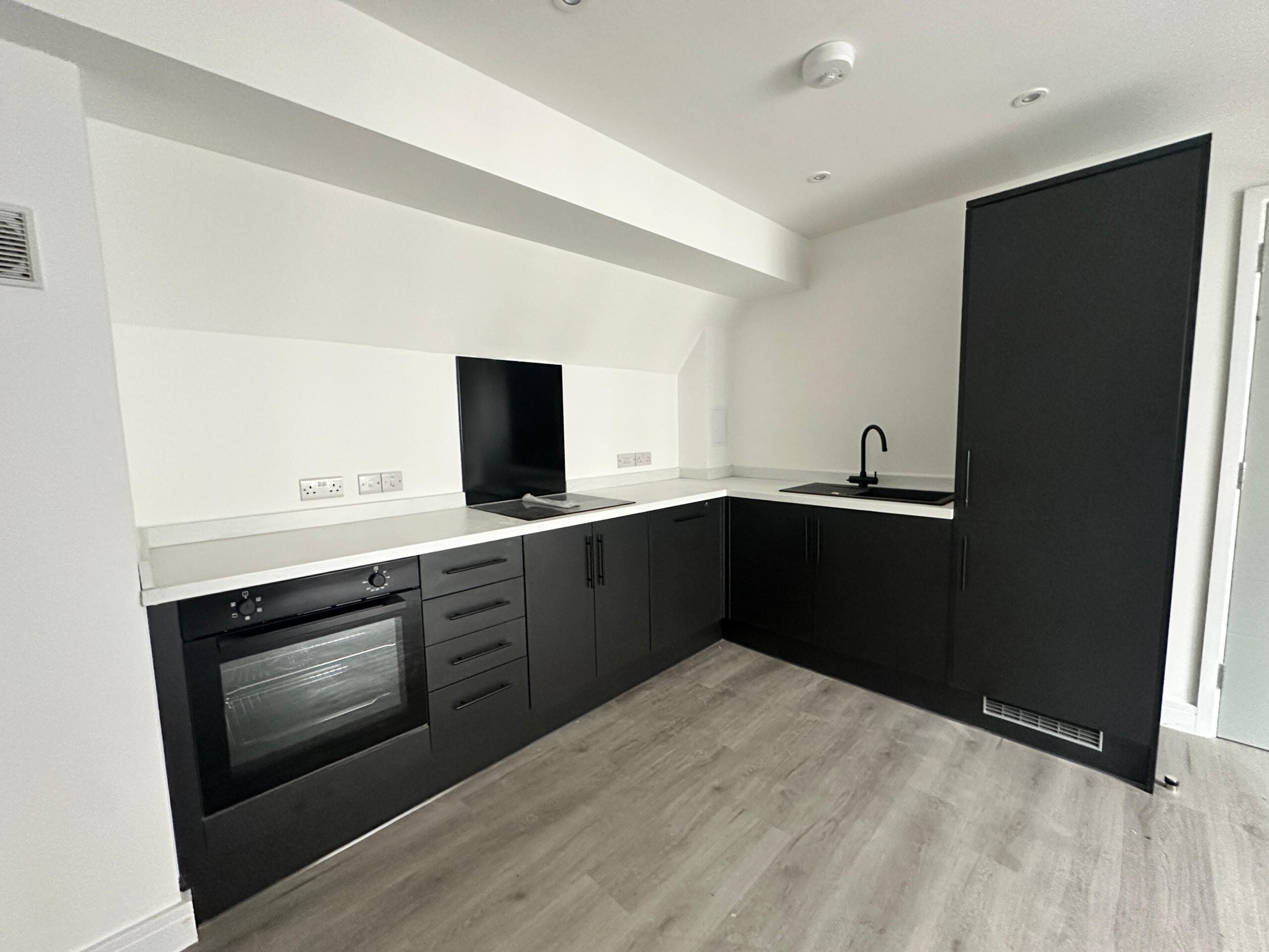 Flat Flamborough Close in Peterborough