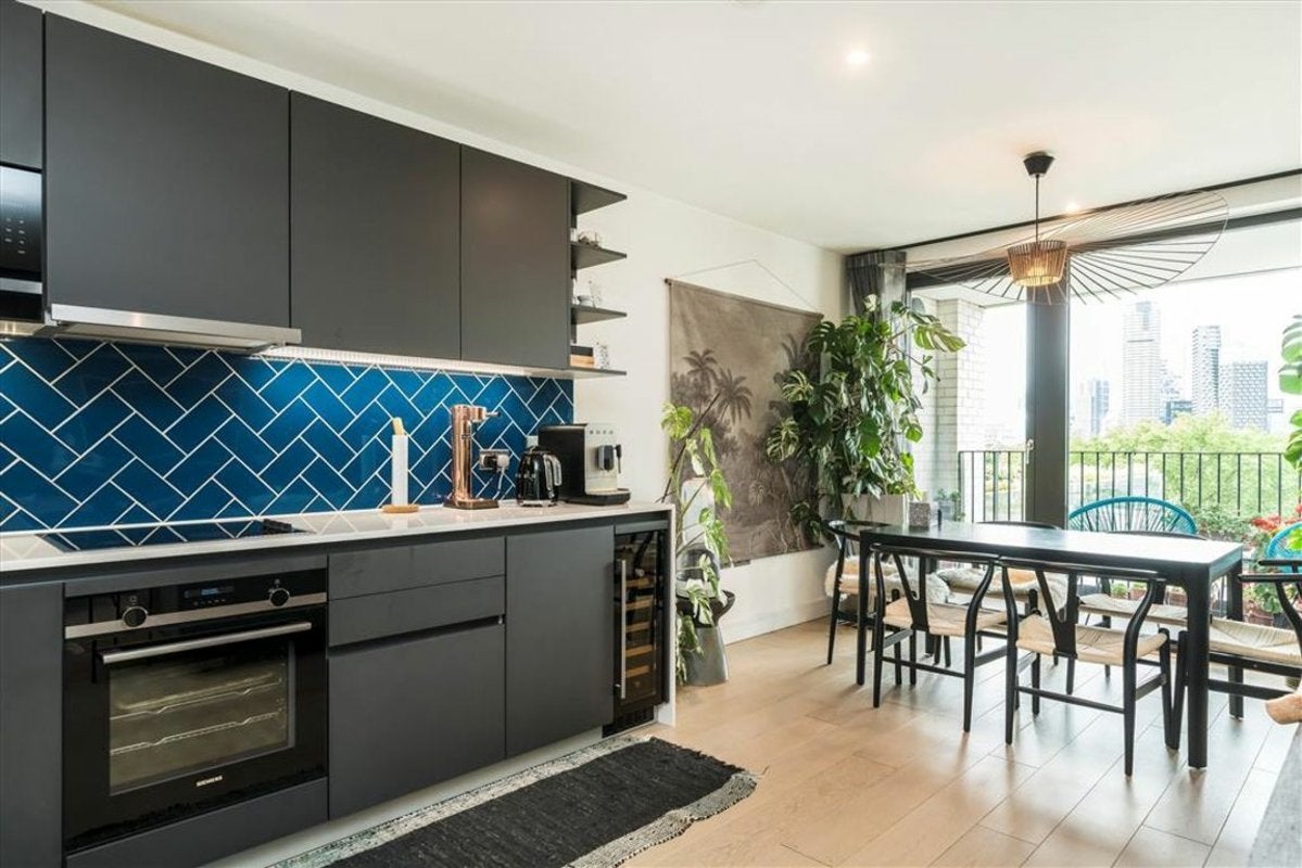 Flat Gorsuch Place in Greater London