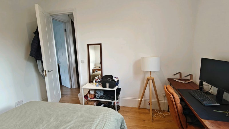 Room Warham Road in Greater London