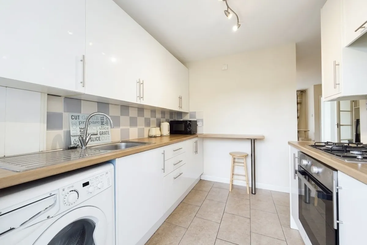Flat Grange Road in Greater London