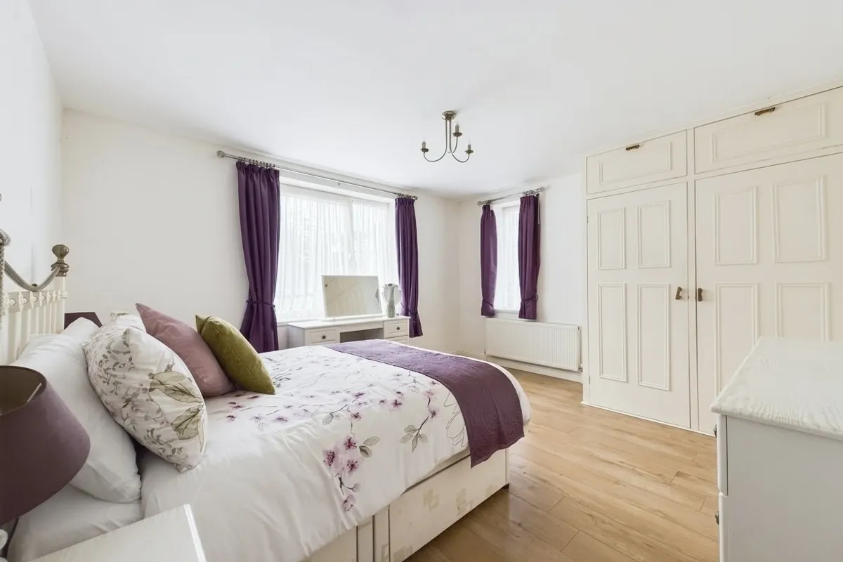 Flat Grange Road in Greater London