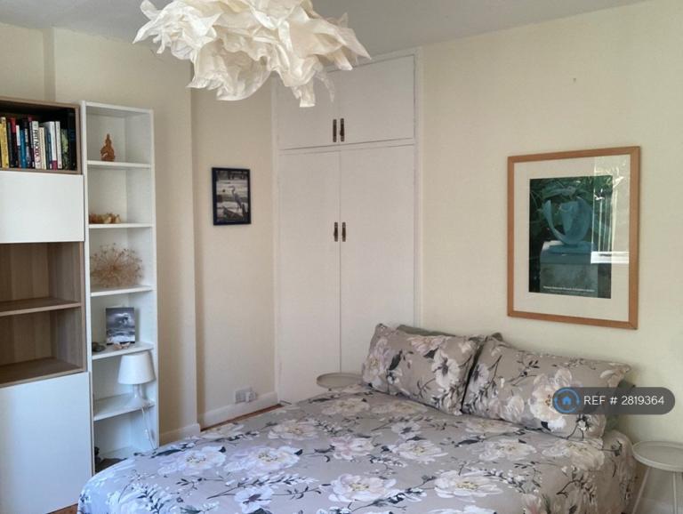 Room Hilly Fields Crescent in Greater London