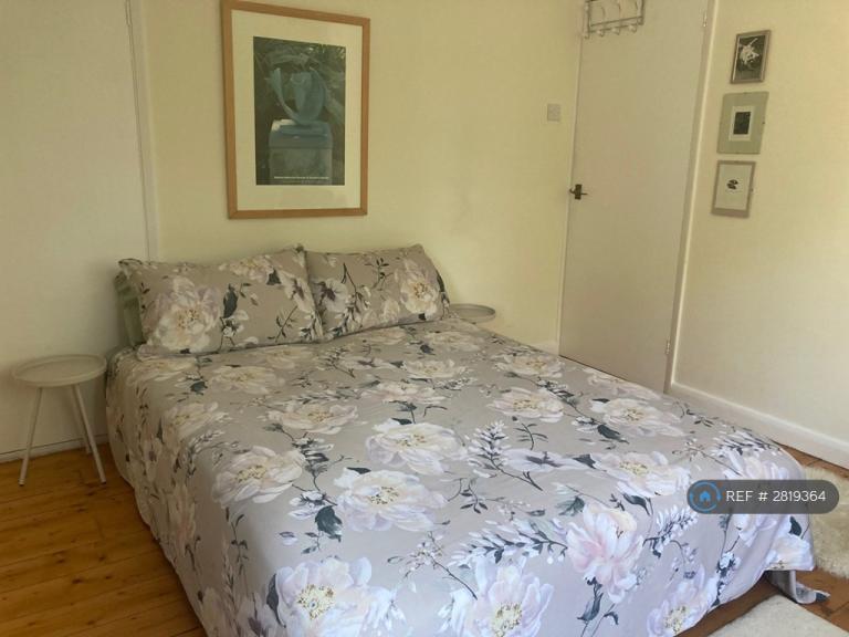 Room Hilly Fields Crescent in Greater London