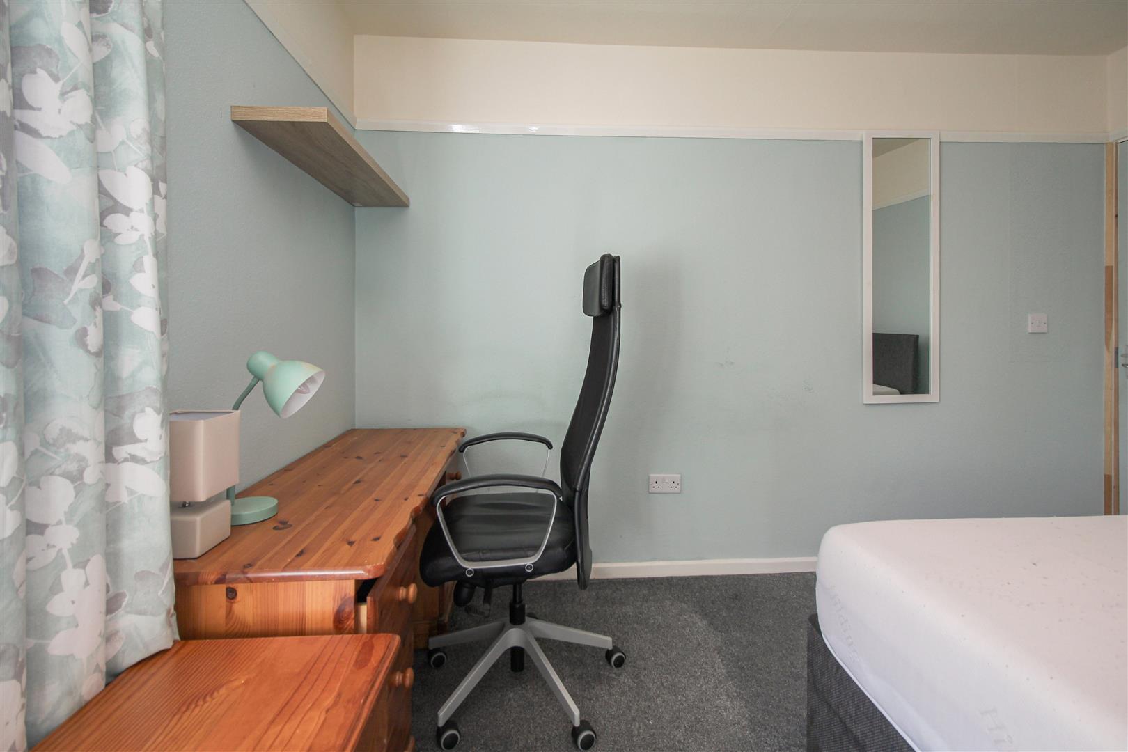 Room Midland Road in Wellingborough