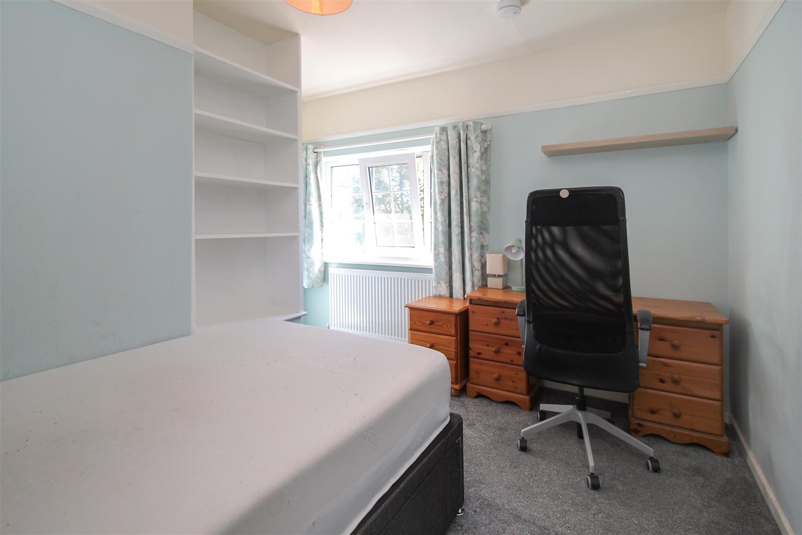 Room Midland Road in Wellingborough
