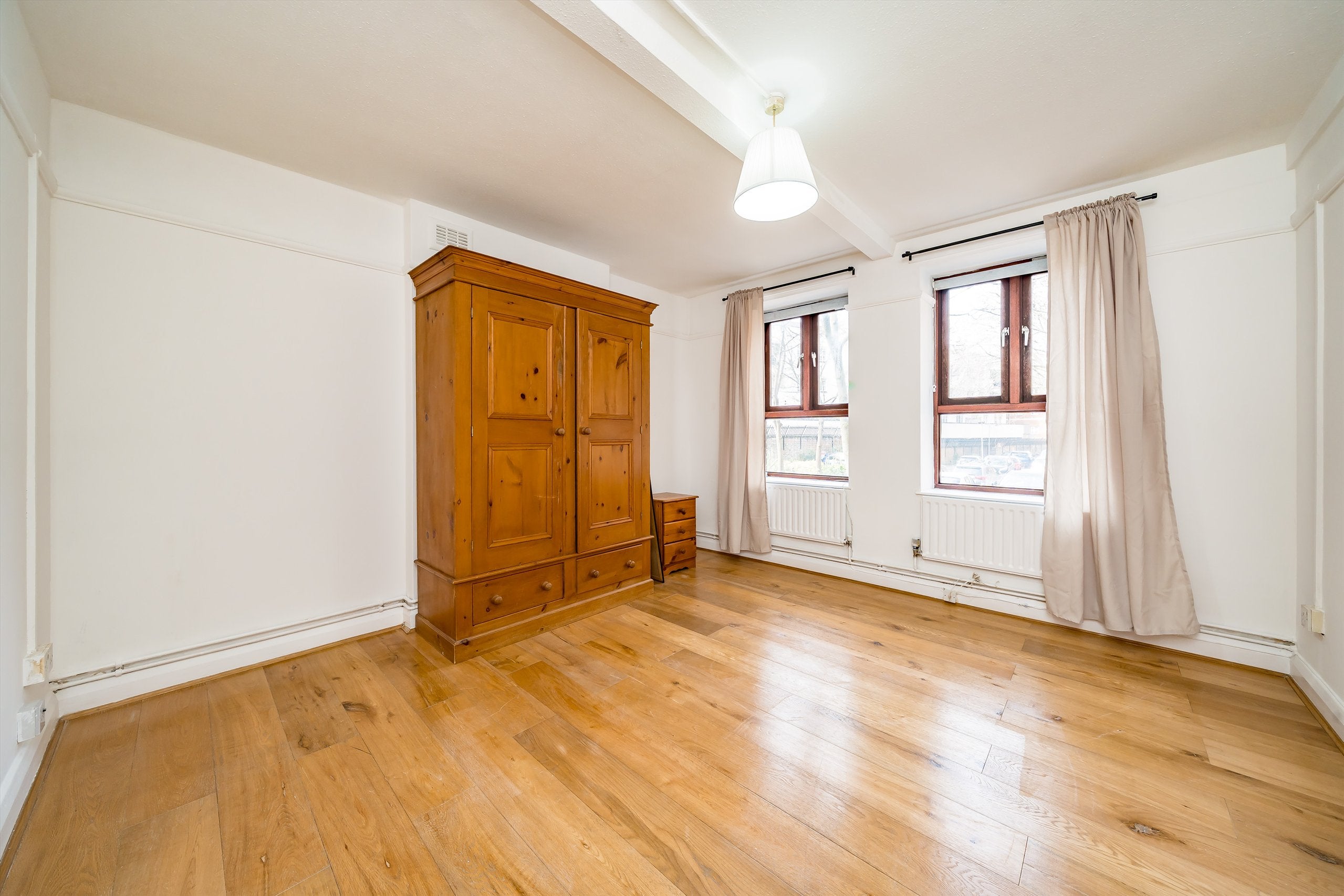 Flat Kintyre Court in Greater London