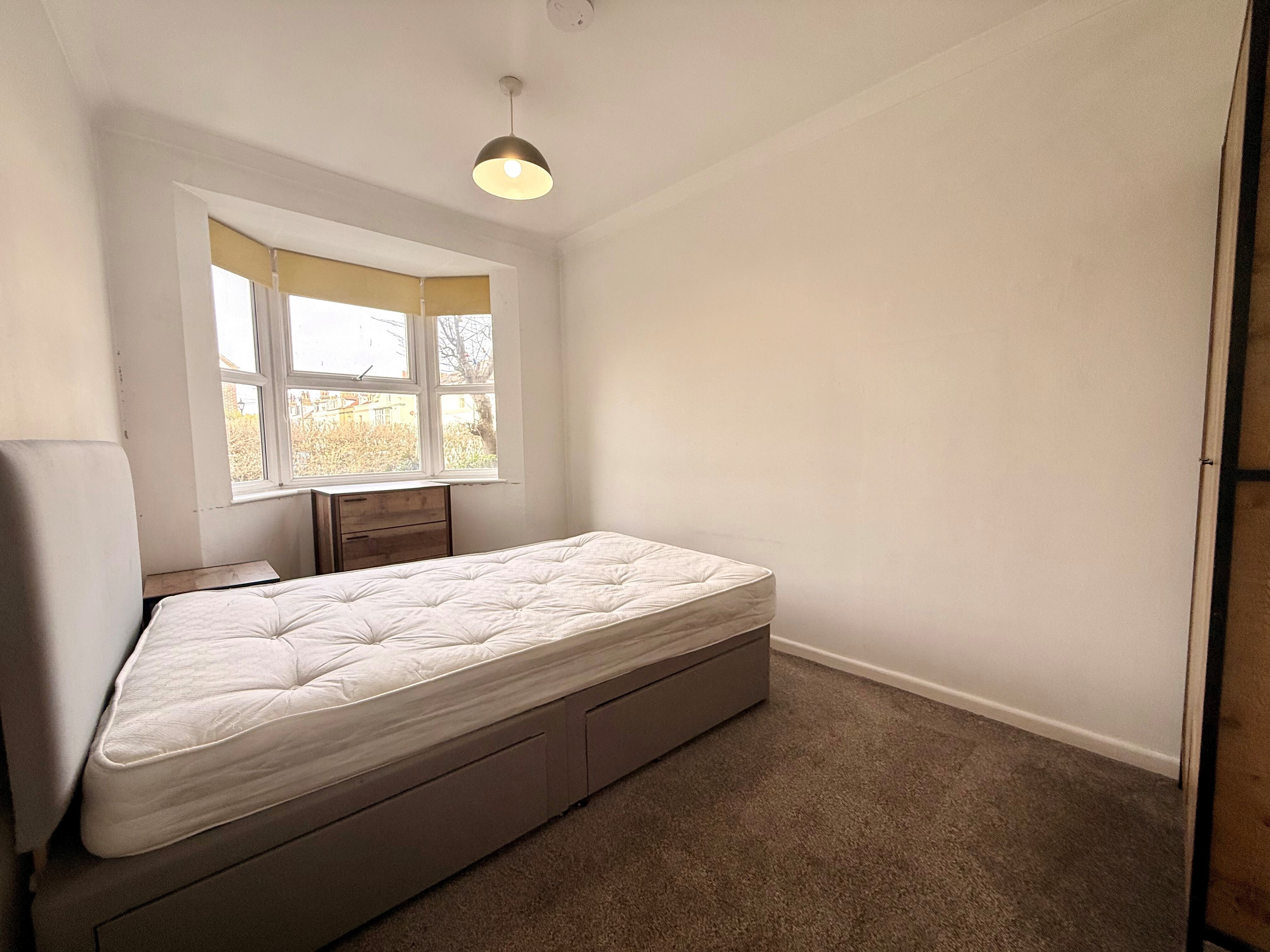 Room Burgoyne Road in Portsmouth