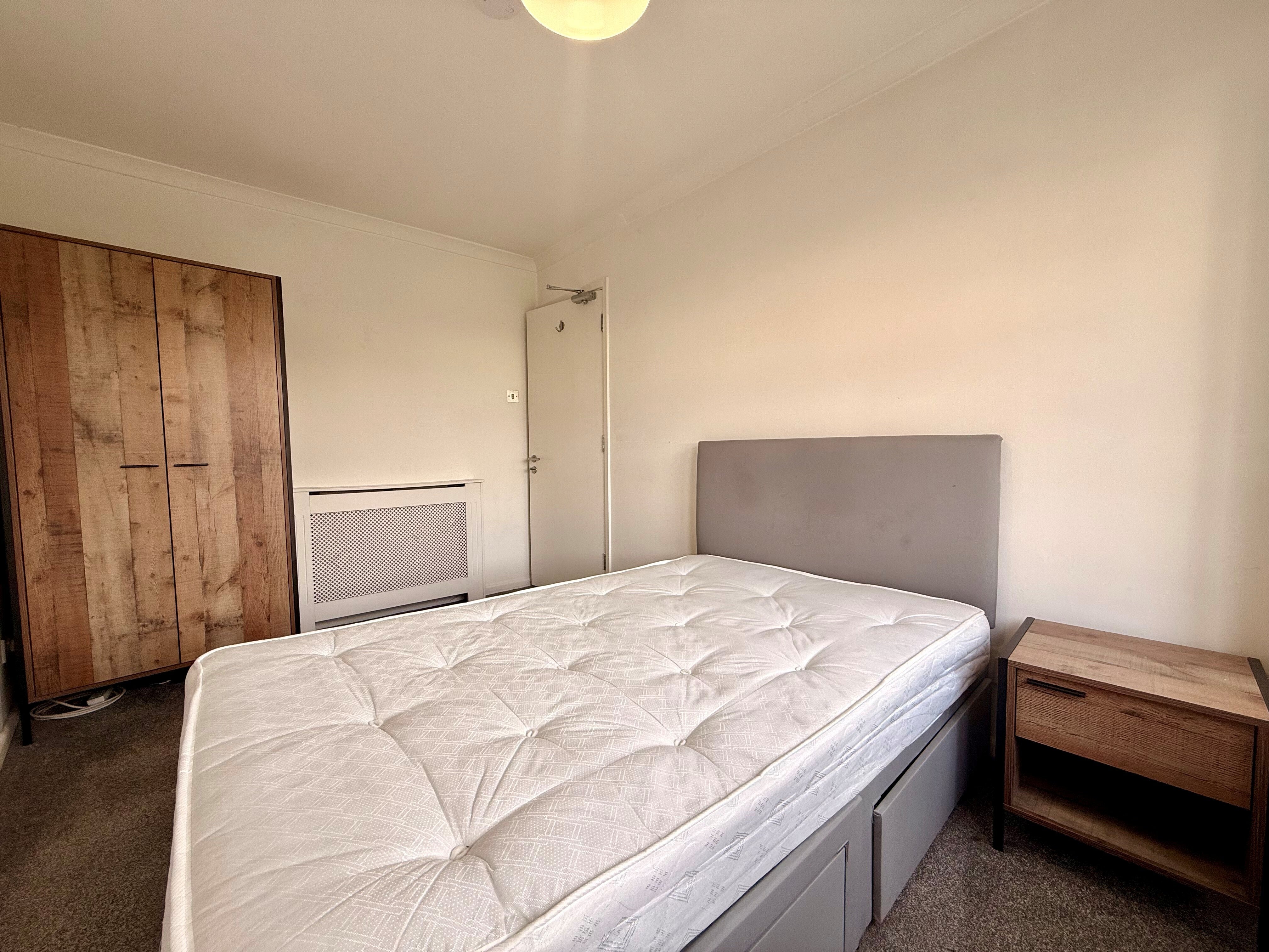 Room Burgoyne Road in Portsmouth