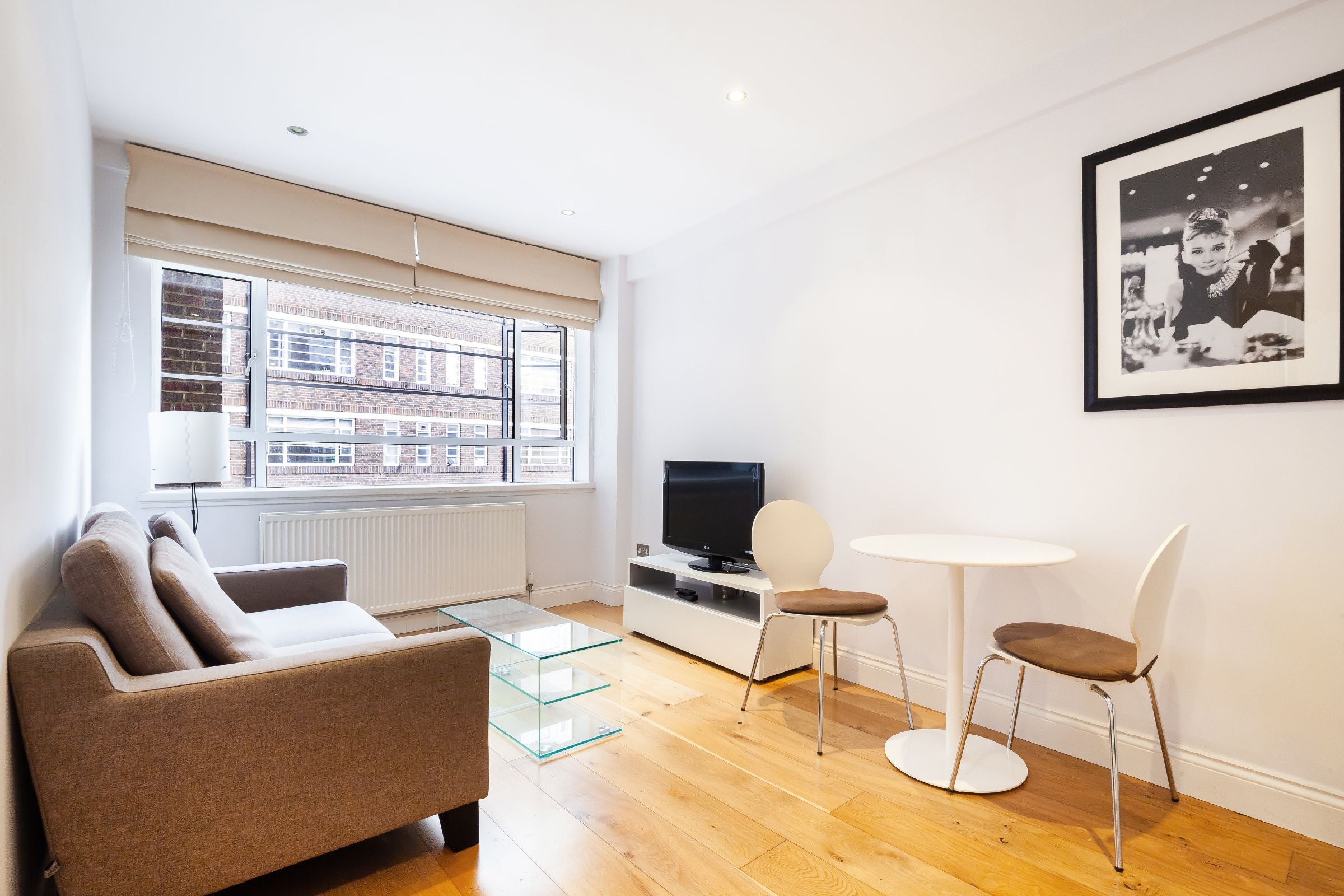 Flat Sloane Avenue in Greater London