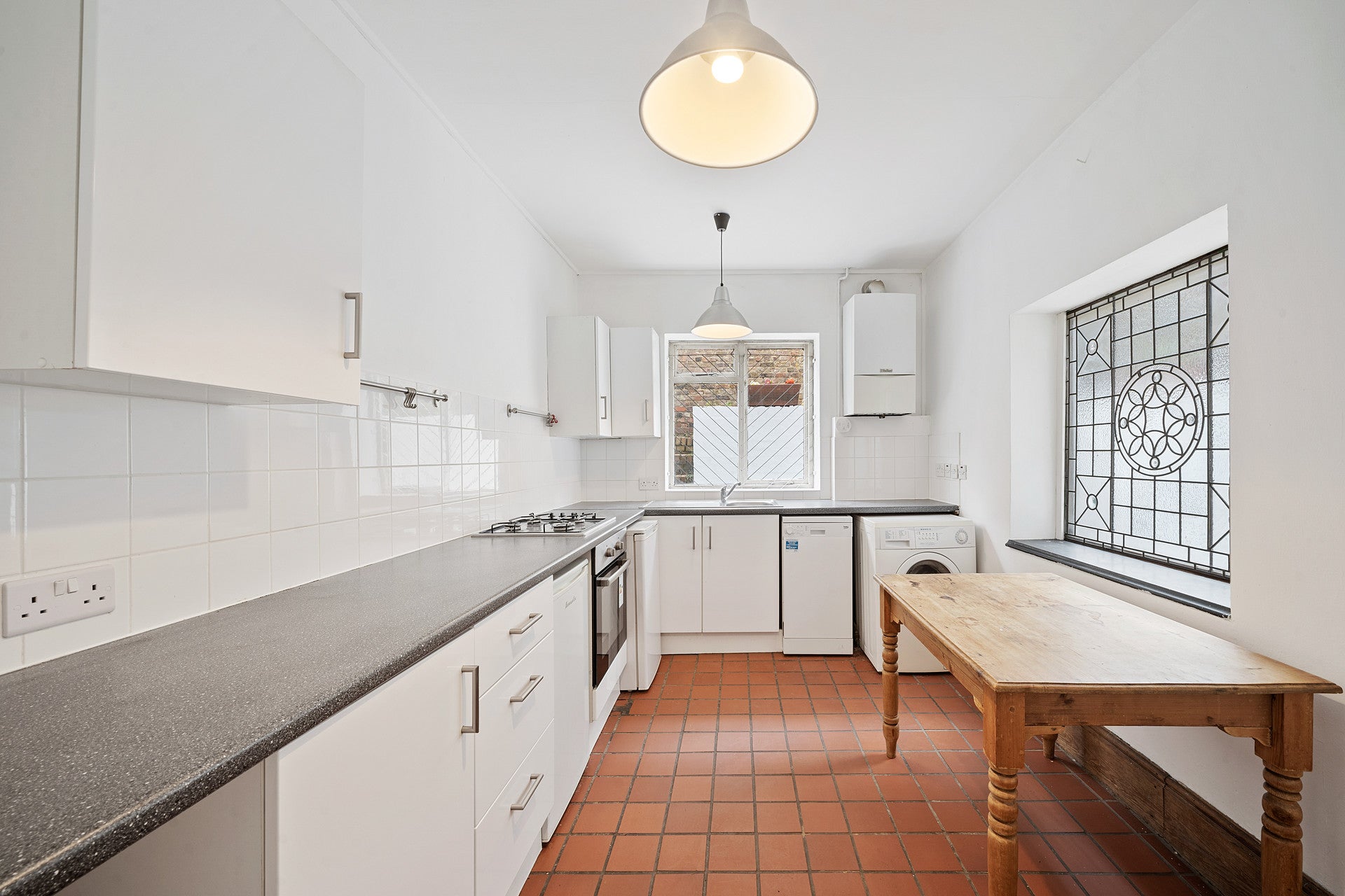 Flat Queen's Crescent in Greater London
