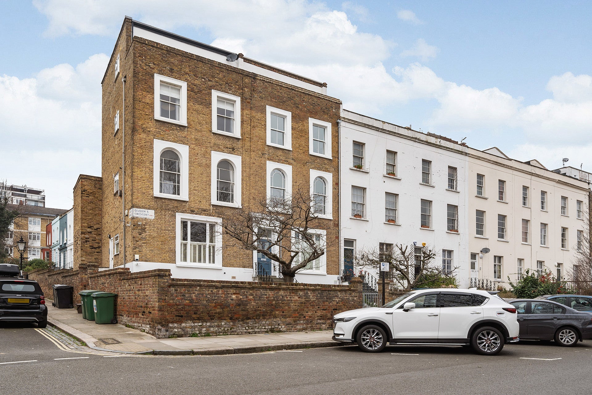 Flat Queen's Crescent in Greater London