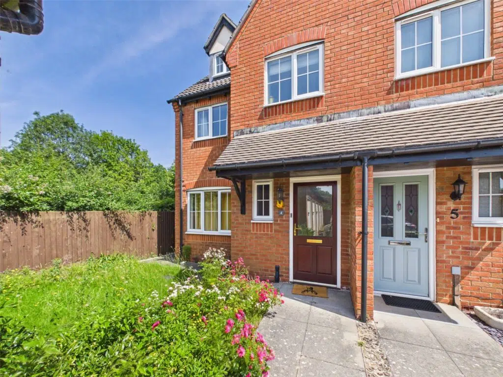 House Tudor Close in Tewkesbury