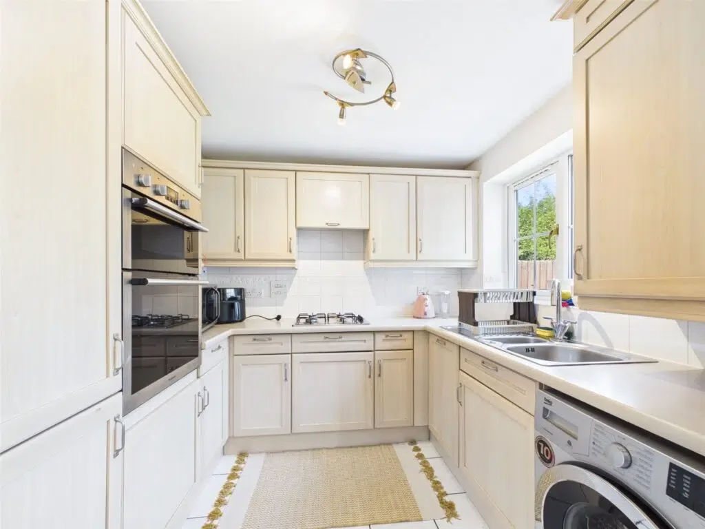 House Tudor Close in Tewkesbury
