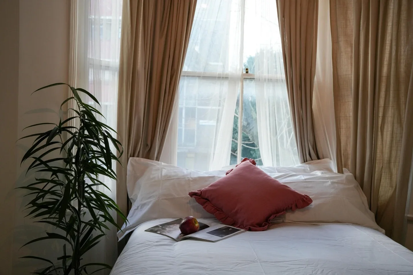 Room Bush Road in Greater London