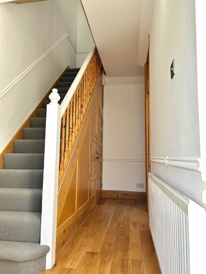 House Gray Avenue in Greater London