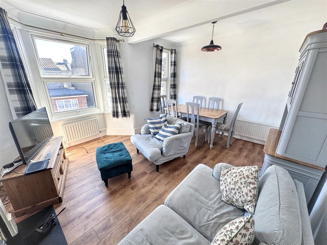 Flat Chesterton Terrace in Greater London