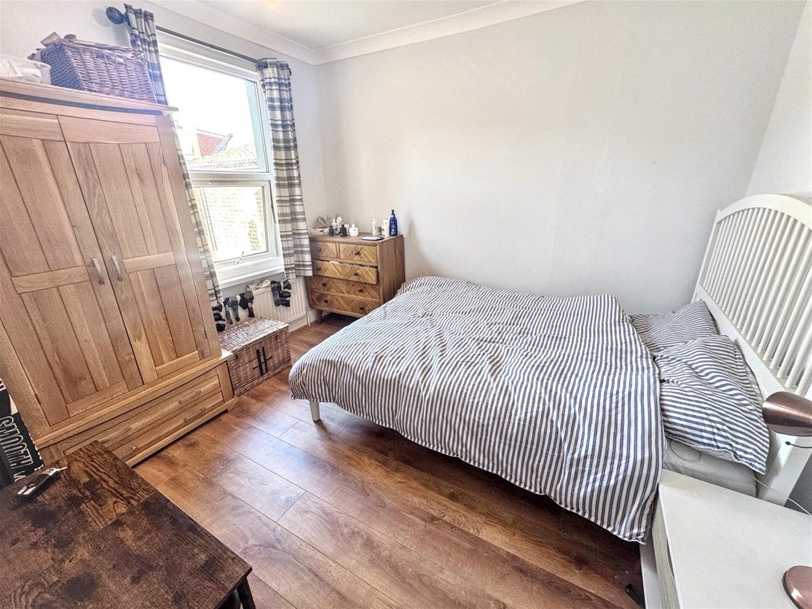 Flat Chesterton Terrace in Greater London