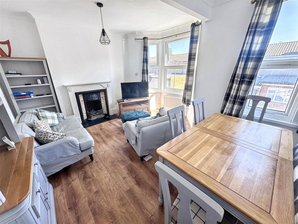 Flat Chesterton Terrace in Greater London