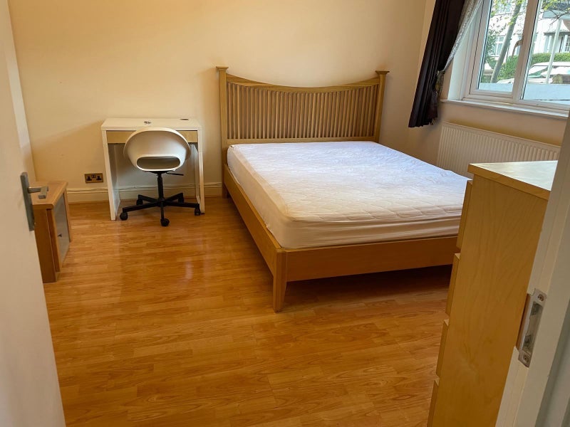Room The Ridgeway in Greater London