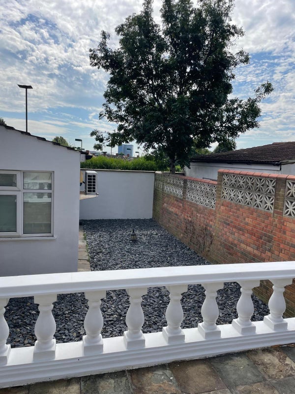 Room The Ridgeway in Greater London