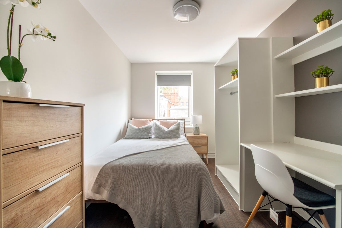 Room Rob Roy Avenue in Nottingham