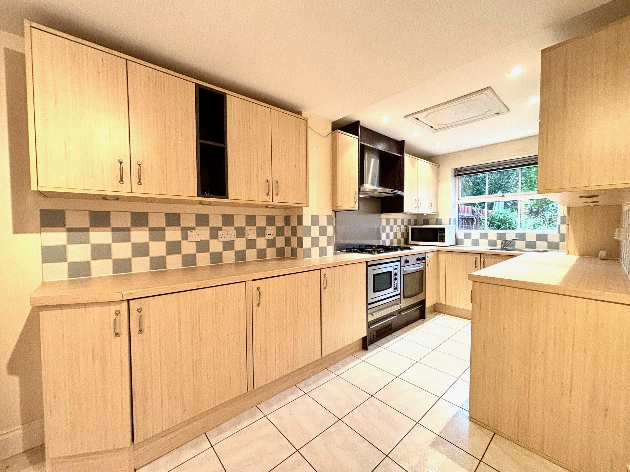 House Lingfield Crescent in Stratford-on-Avon