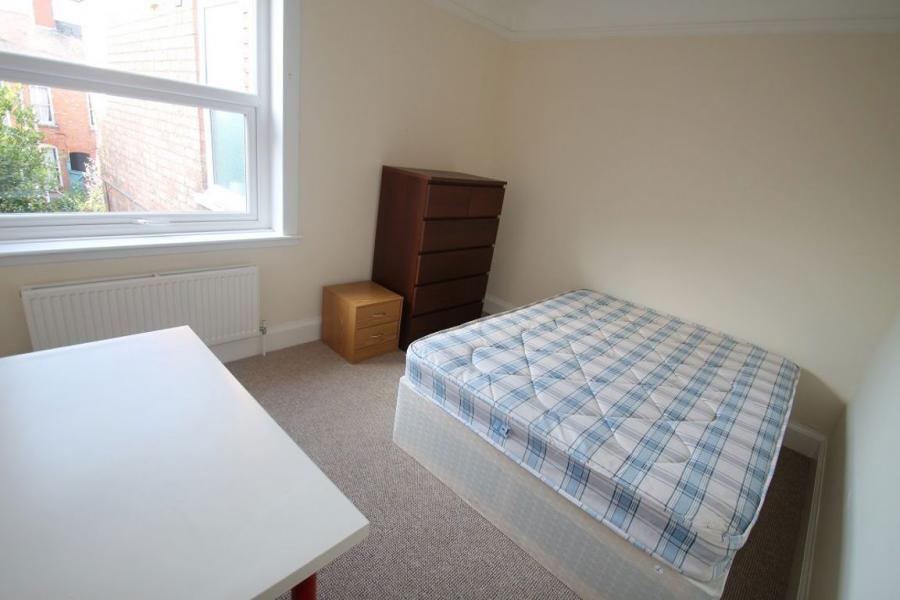 Room Thurlow Road in Leicester