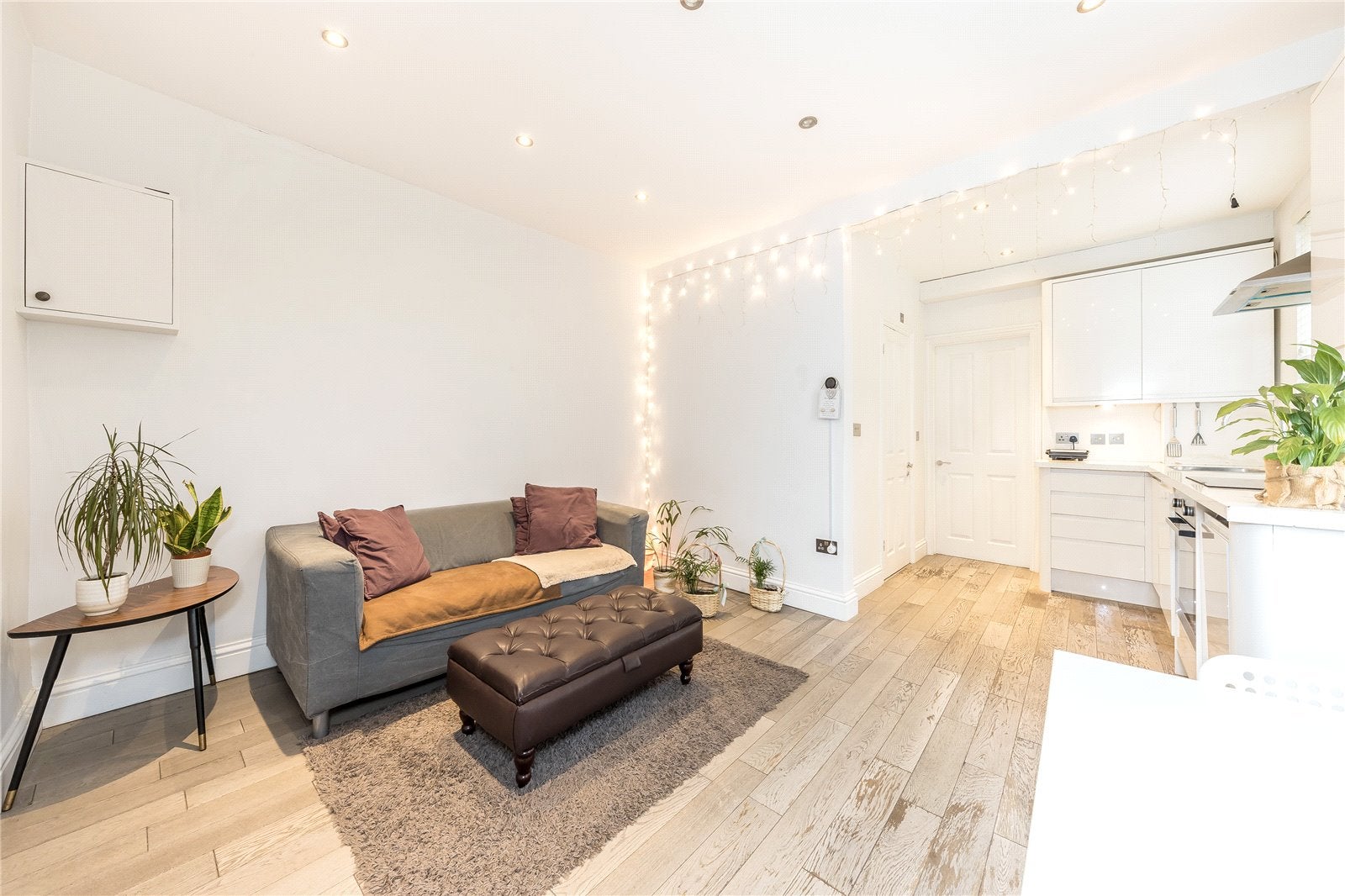 Flat Kennington Lane in Greater London