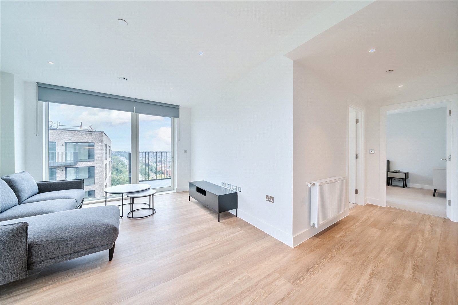 Flat Henley Cross in Greater London