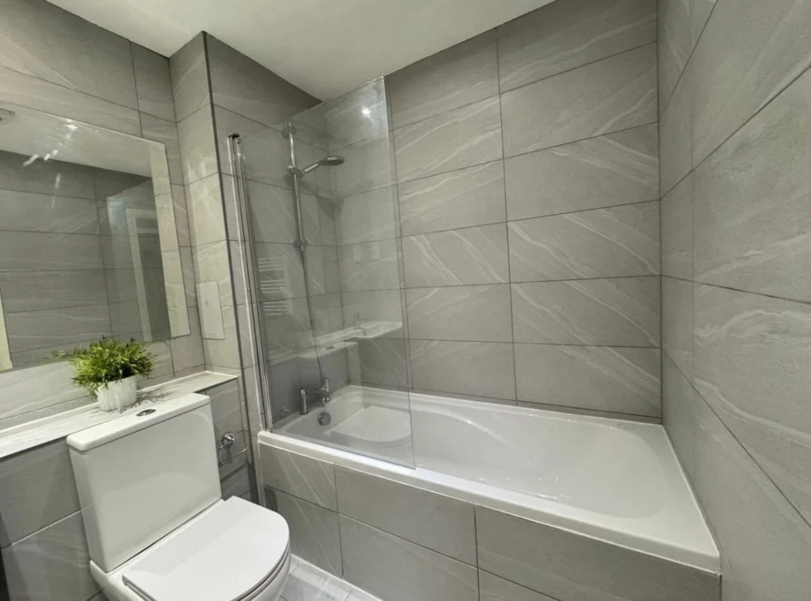 Room High Road in Greater London