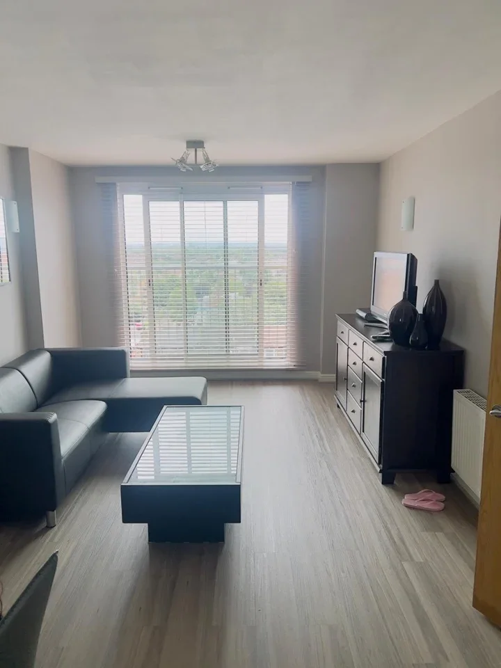 Room High Road in Greater London